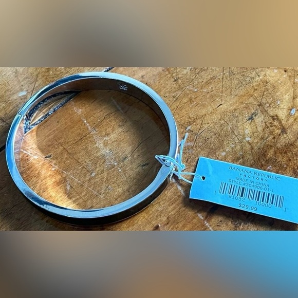 Banana Republic Factory Black & Silver Enamel Hinged Bangle Bracelet NEW - Picture 2 of 3